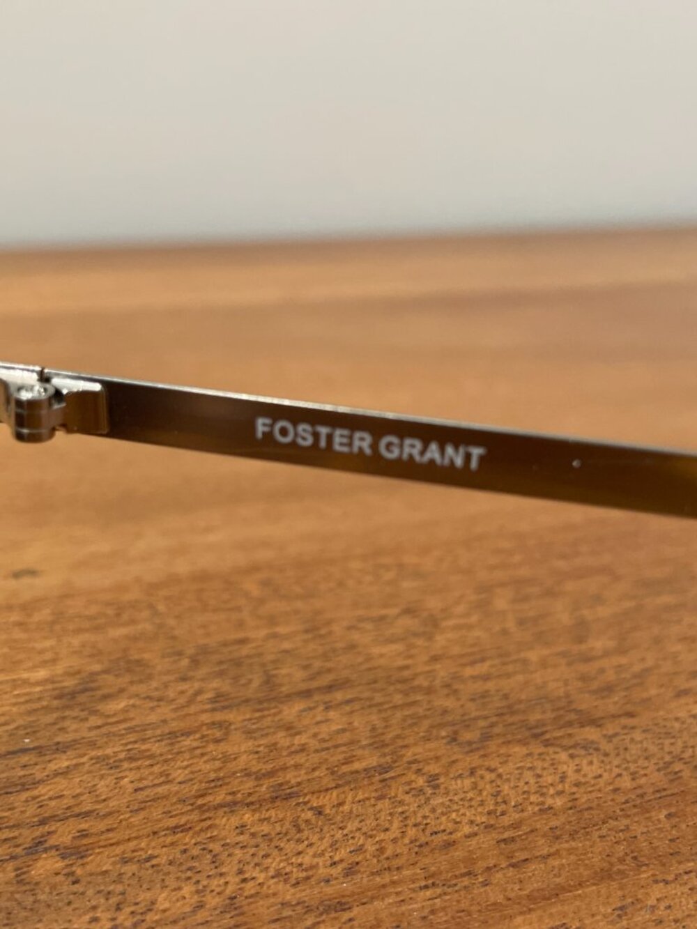 NWT Foster Grant Modern Men's Silver Aviator Sunglasses, Summer travel, beach - Picture 3 of 14